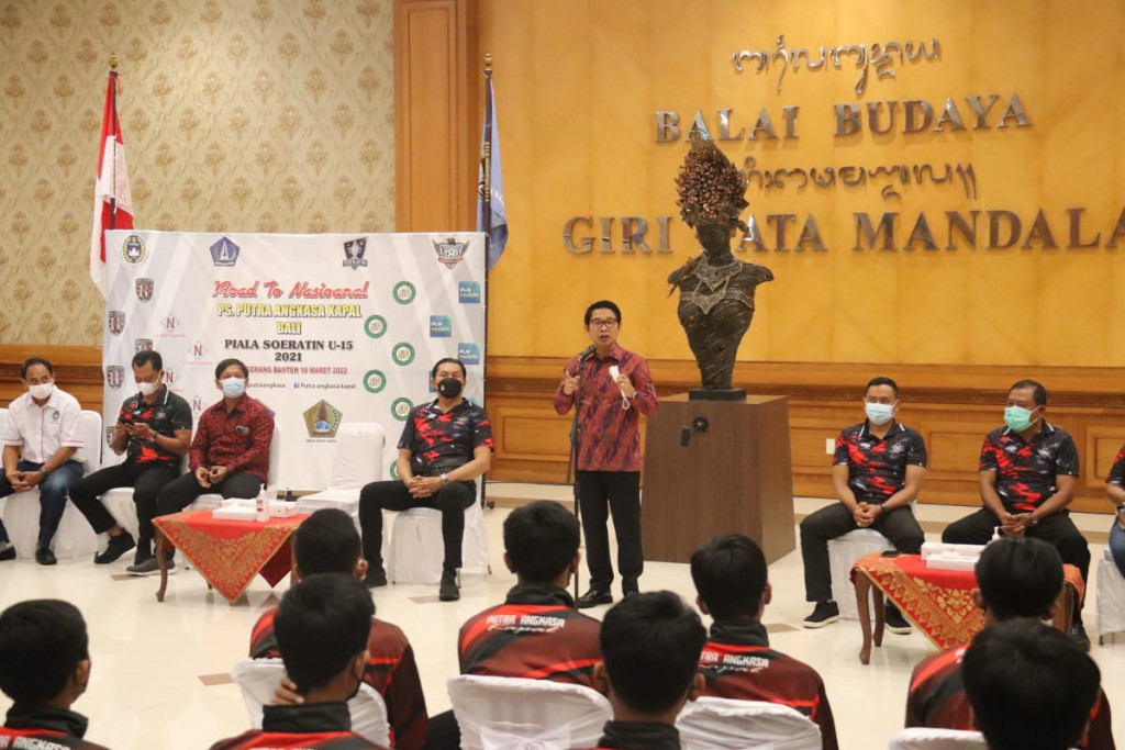 Sekda Adi Arnawa Lepas PS. Putra Angkasa Kapal Bali